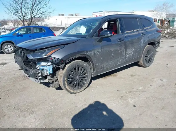 5TDKDRAH4PS507688 2023 TOYOTA HIGHLANDER - Image 2