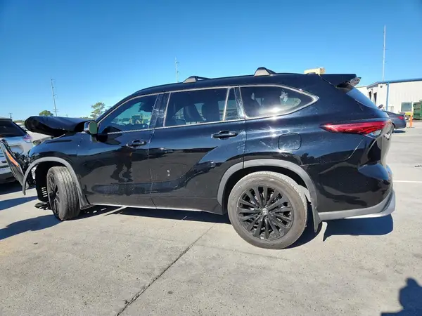 5TDKDRAH4PS511126 2023 TOYOTA HIGHLANDER - Image 2