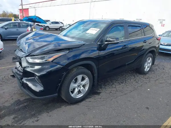 5TDKDRAH4PS514026 2023 TOYOTA HIGHLANDER - Image 2