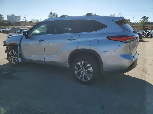 5TDKDRAH4PS520764 2023 TOYOTA HIGHLANDER - Image 2
