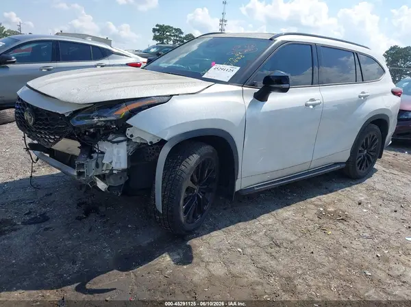 5TDKDRAH4PS521638 2023 TOYOTA HIGHLANDER - Image 2