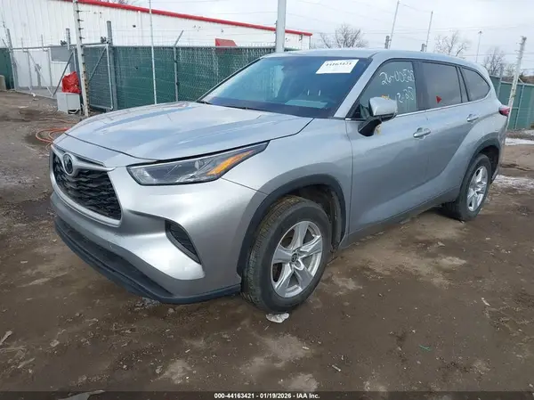 5TDKDRAH4PS521753 2023 TOYOTA HIGHLANDER - Image 2