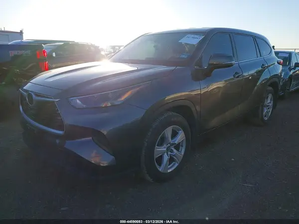 5TDKDRAH4PS522496 2023 TOYOTA HIGHLANDER - Image 2