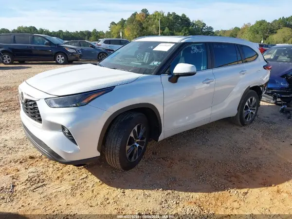 5TDKDRAH4RS052389 2024 TOYOTA HIGHLANDER - Image 2