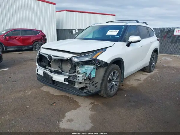 5TDKDRAH4RS053266 2024 TOYOTA HIGHLANDER - Image 2