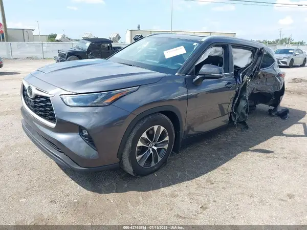 5TDKDRAH4RS527698 2024 TOYOTA HIGHLANDER - Image 2