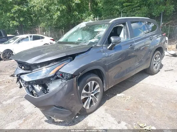 5TDKDRAH4RS528737 2024 TOYOTA HIGHLANDER - Image 2