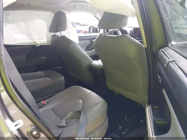 5TDKDRAH4RS528737 2024 TOYOTA HIGHLANDER - Image 8