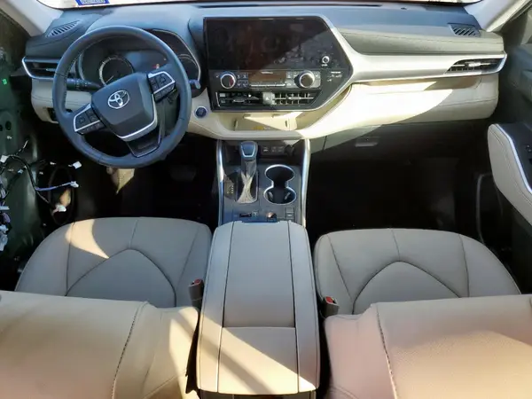 5TDKDRAH4RS529130 2024 TOYOTA HIGHLANDER - Image 8