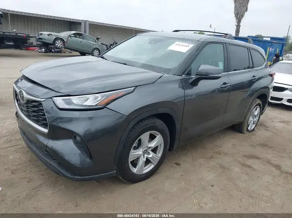 5TDKDRAH4RS529757 2024 TOYOTA HIGHLANDER - Image 2