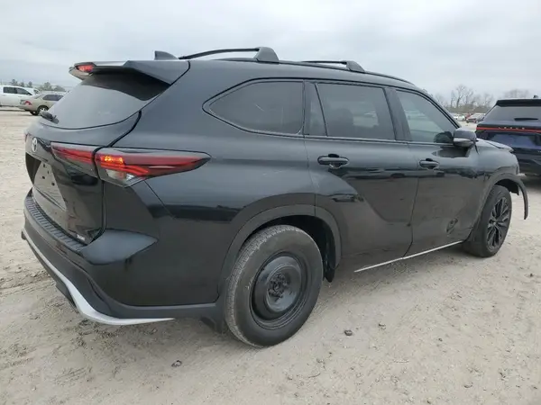 5TDKDRAH4RS529886 2024 TOYOTA HIGHLANDER - Image 2