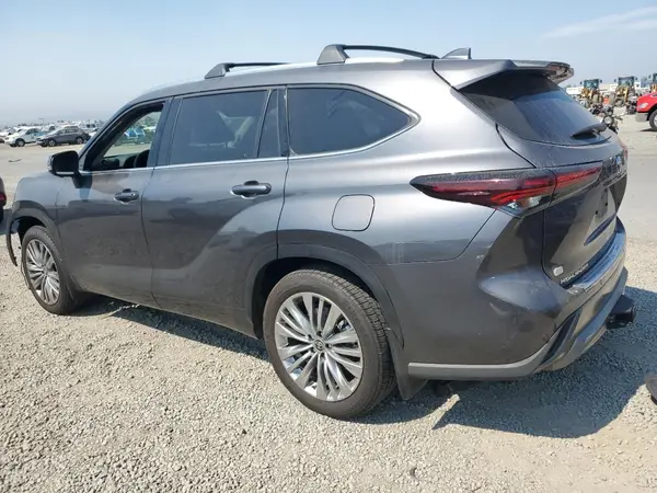 5TDKDRAH4RS533498 2024 TOYOTA HIGHLANDER - Image 2