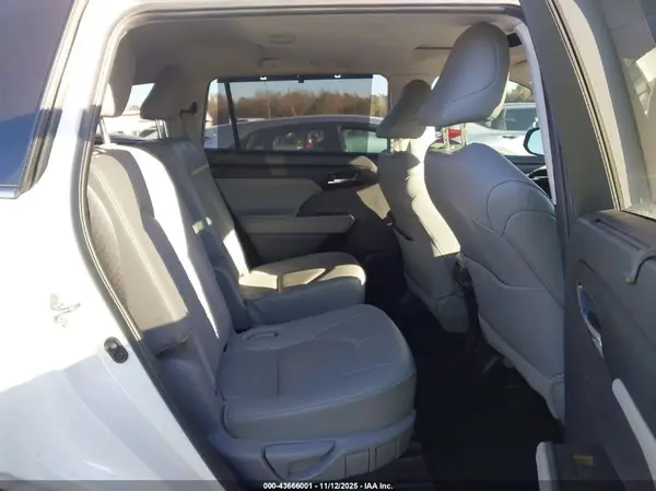 5TDKDRAH4RS533999 2024 TOYOTA HIGHLANDER - Image 8