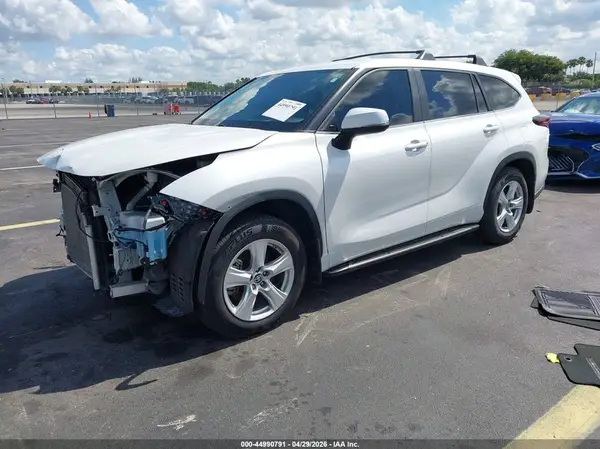 5TDKDRAH4RS537700 2024 TOYOTA HIGHLANDER - Image 2