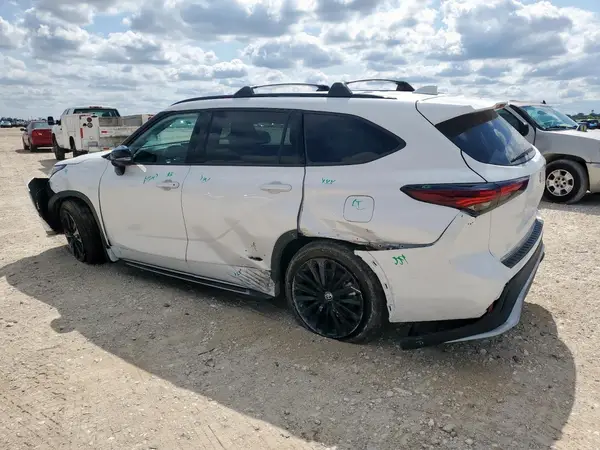 5TDKDRAH4RS538507 2024 TOYOTA HIGHLANDER - Image 2