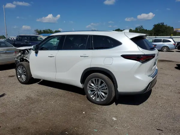 5TDKDRAH4RS539270 2024 TOYOTA HIGHLANDER - Image 2