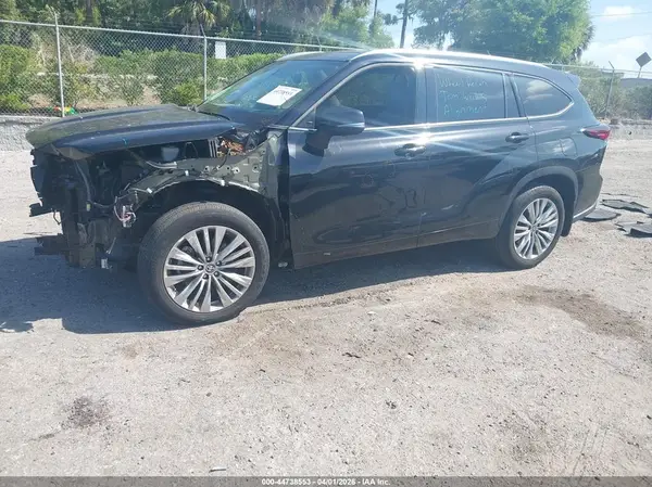 5TDKDRAH4RS540189 2024 TOYOTA HIGHLANDER - Image 2