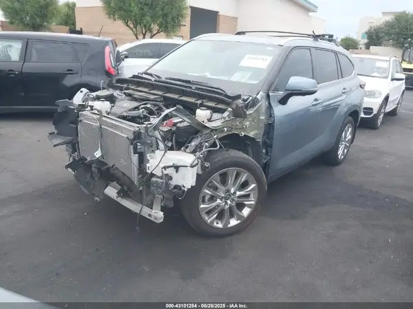 5TDKDRAH4RS548437 2024 TOYOTA HIGHLANDER - Image 2