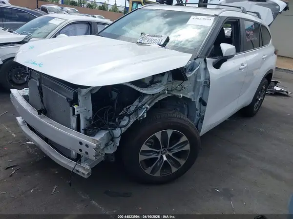 5TDKDRAH4RS548955 2024 TOYOTA HIGHLANDER - Image 2
