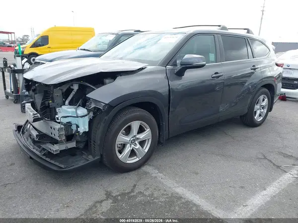 5TDKDRAH4RS549376 2024 TOYOTA HIGHLANDER - Image 2