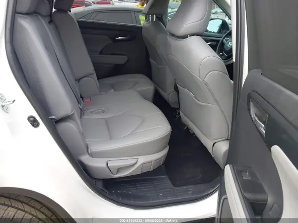 5TDKDRAH4SS554972 2025 TOYOTA HIGHLANDER - Image 8
