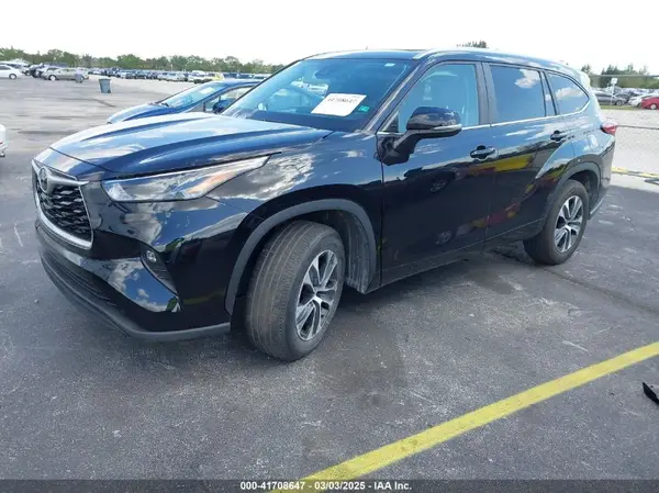 5TDKDRAH5PS005546 2023 TOYOTA HIGHLANDER - Image 2