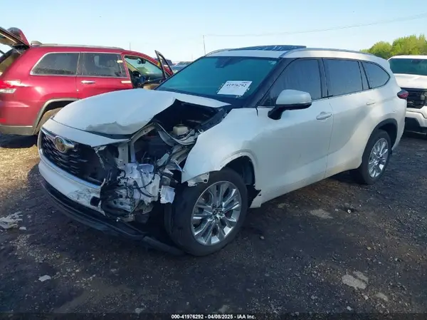 5TDKDRAH5PS005966 2023 TOYOTA HIGHLANDER - Image 2