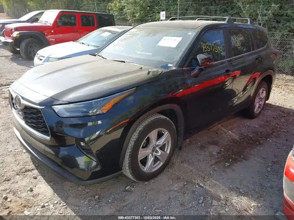 5TDKDRAH5PS006020 2023 TOYOTA HIGHLANDER - Image 2