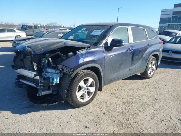 5TDKDRAH5PS008088 2023 TOYOTA HIGHLANDER - Image 2