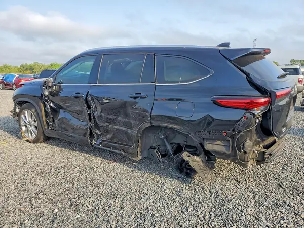 5TDKDRAH5PS014926 2023 TOYOTA HIGHLANDER - Image 2