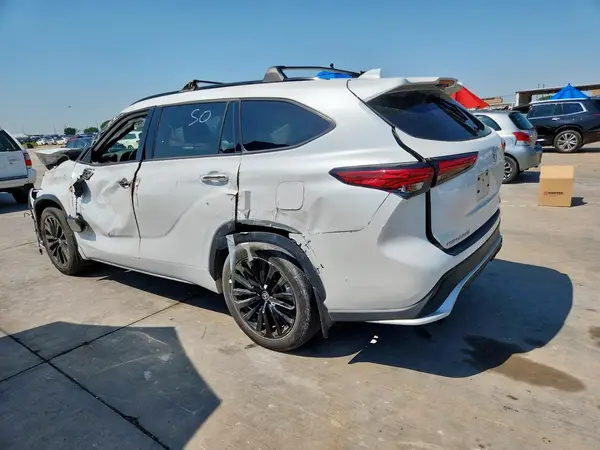 5TDKDRAH5PS015431 2023 TOYOTA HIGHLANDER - Image 2