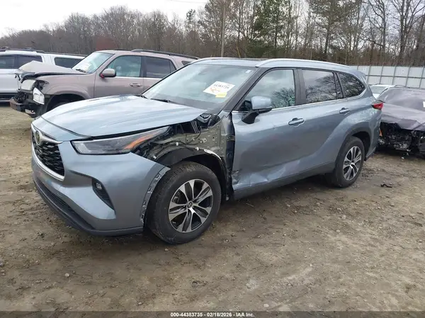 5TDKDRAH5PS016742 2023 TOYOTA HIGHLANDER - Image 2