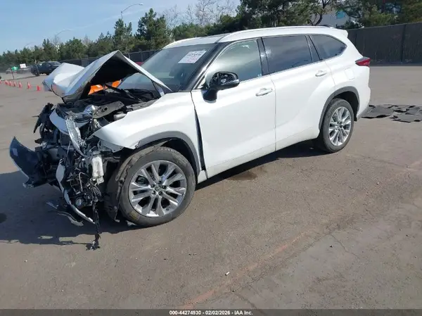 5TDKDRAH5PS020256 2023 TOYOTA HIGHLANDER - Image 2