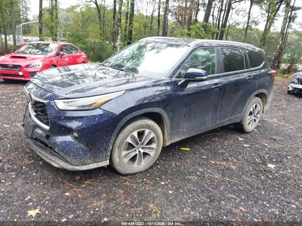 5TDKDRAH5PS020483 2023 TOYOTA HIGHLANDER - Image 2