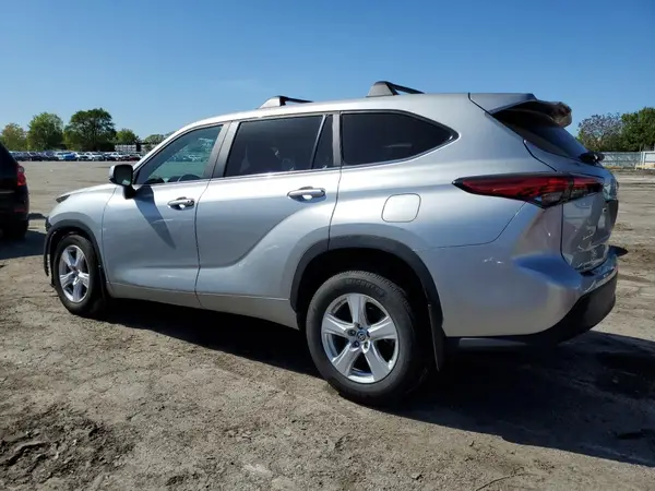 5TDKDRAH5PS020564 2023 TOYOTA HIGHLANDER - Image 2