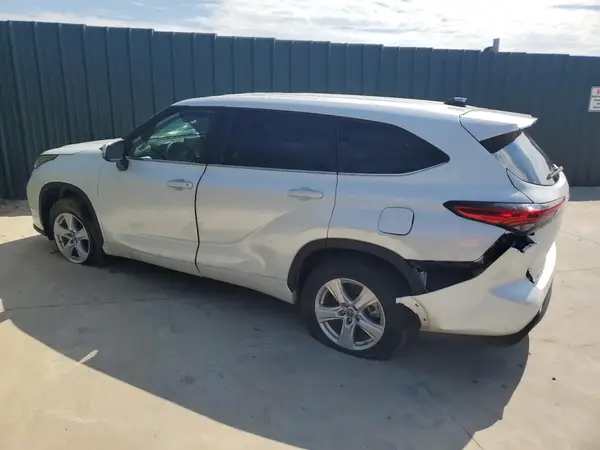 5TDKDRAH5PS023058 2023 TOYOTA HIGHLANDER - Image 2
