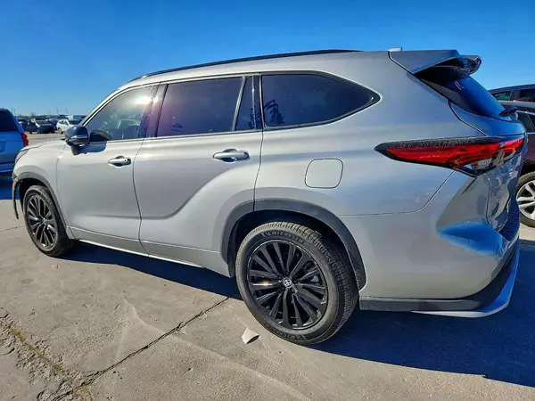 5TDKDRAH5PS024503 2023 TOYOTA HIGHLANDER - Image 2