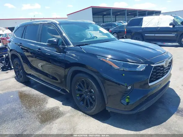 5TDKDRAH5PS024582 2023 TOYOTA HIGHLANDER - Image 1