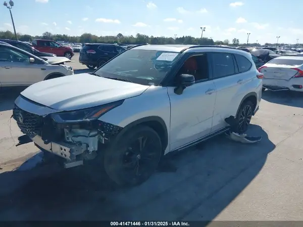 5TDKDRAH5PS024632 2023 TOYOTA HIGHLANDER - Image 2
