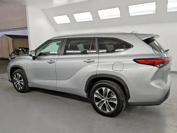 5TDKDRAH5PS024906 2023 TOYOTA HIGHLANDER - Image 2