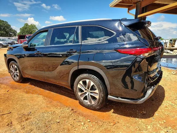 5TDKDRAH5PS025070 2023 TOYOTA HIGHLANDER - Image 2