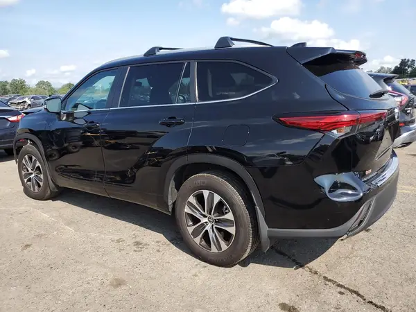 5TDKDRAH5PS026512 2023 TOYOTA HIGHLANDER - Image 2