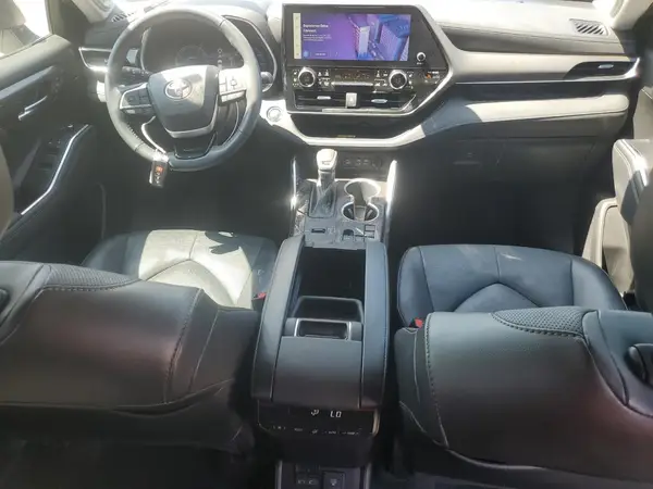 5TDKDRAH5PS027028 2023 TOYOTA HIGHLANDER - Image 8