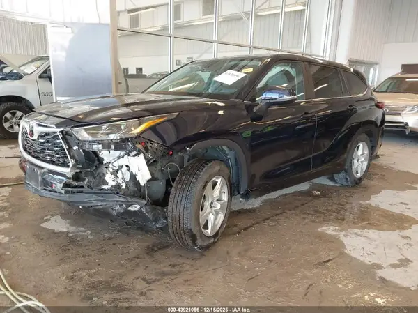 5TDKDRAH5PS030124 2023 TOYOTA HIGHLANDER - Image 2