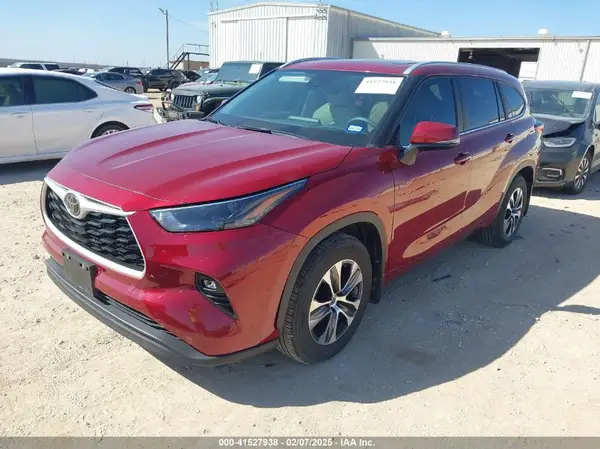 5TDKDRAH5PS031581 2023 TOYOTA HIGHLANDER - Image 2