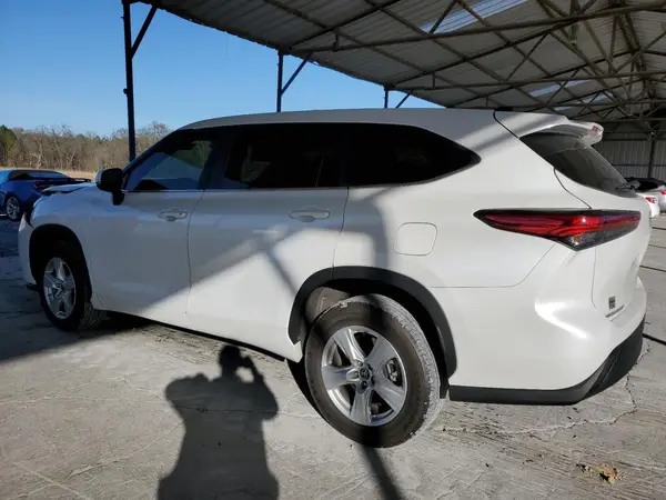 5TDKDRAH5PS035842 2023 TOYOTA HIGHLANDER - Image 2