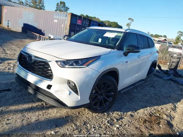 5TDKDRAH5PS042533 2023 TOYOTA HIGHLANDER - Image 2