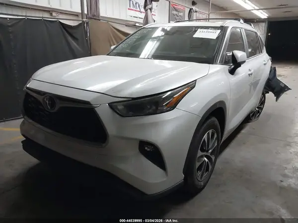 5TDKDRAH5PS042645 2023 TOYOTA HIGHLANDER - Image 2