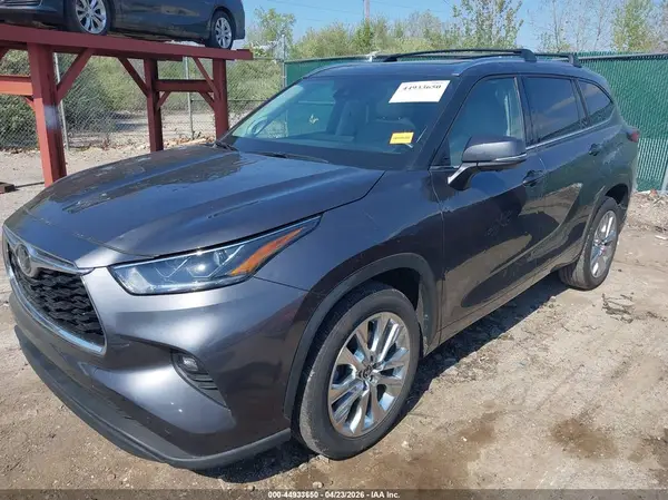 5TDKDRAH5PS042970 2023 TOYOTA HIGHLANDER - Image 2