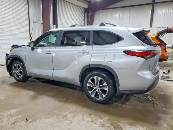 5TDKDRAH5PS046226 2023 TOYOTA HIGHLANDER - Image 2